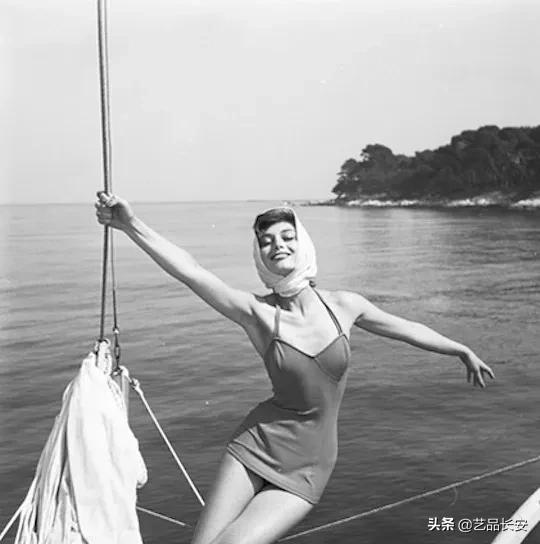 最具风情的复古美人,镜头下的少女仙气十足太美了