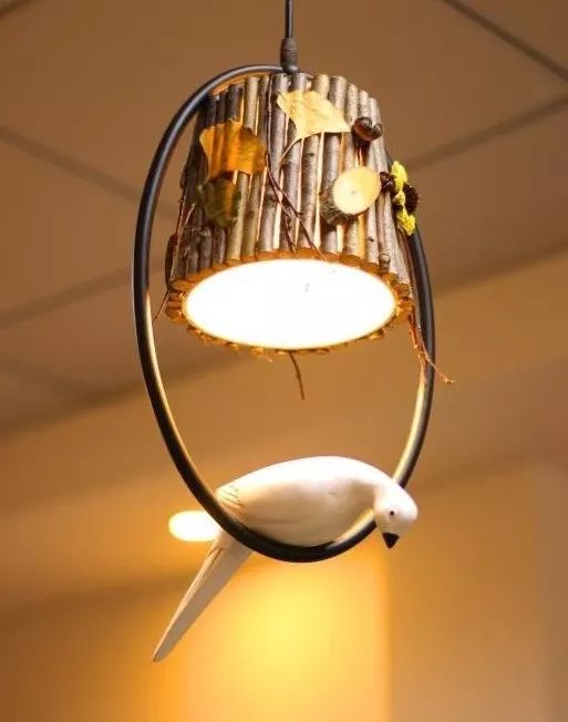 她31岁放弃北漂，回归自然，用枯枝败叶，打造了一个梦幻森林