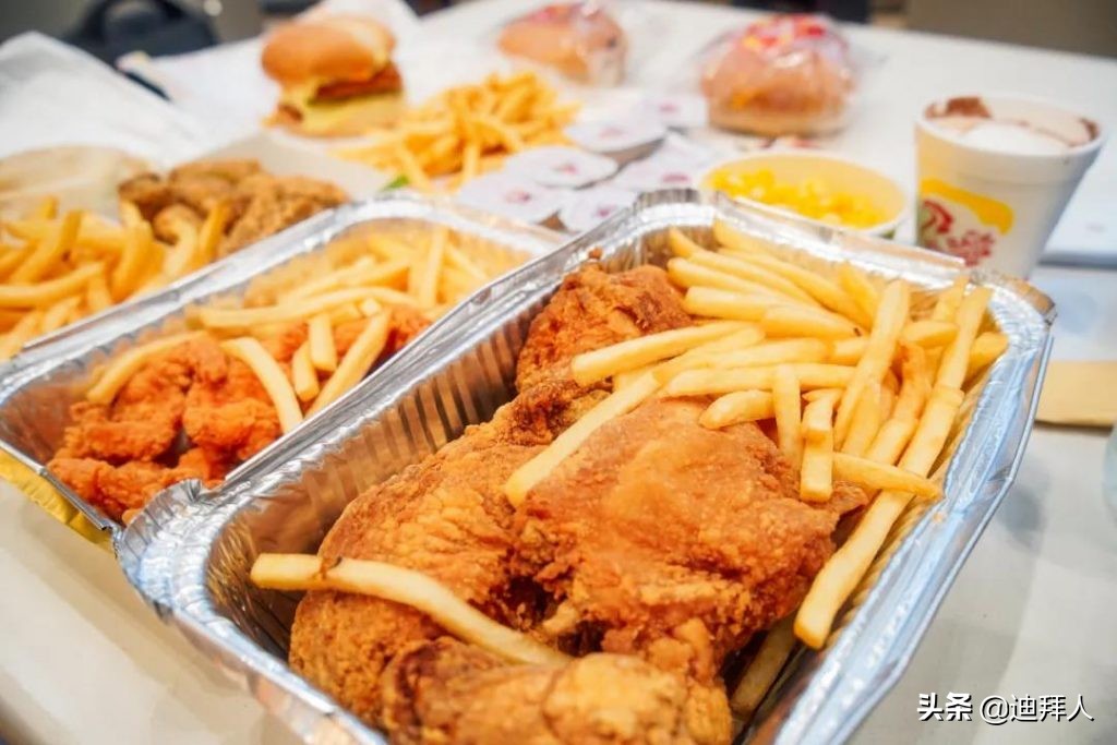 这只“鸡”不一般！啃过都说好！探访来自沙特的灵魂炸鸡店AlBaik