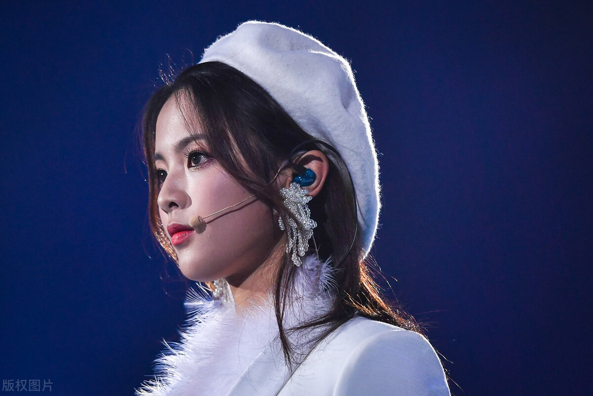 辛巴复出狂卖20亿：今天的下跪，是为了明天的上位