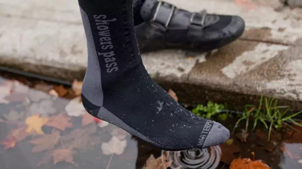 下雨天不敢骑车？因为你缺少这些装备