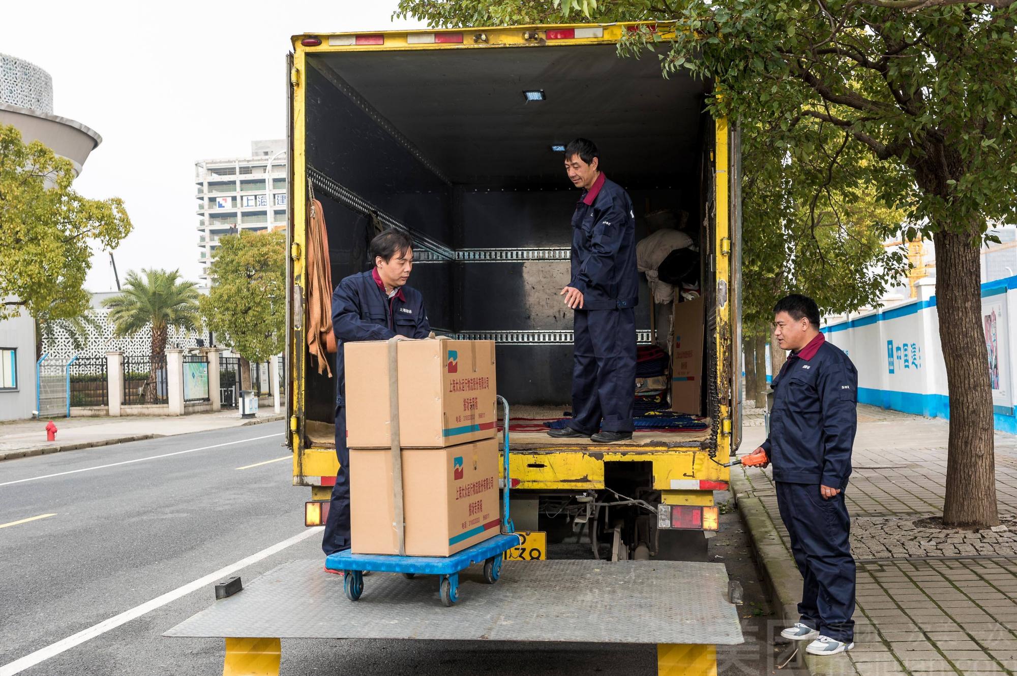 搬家一般要放多少钱,搬家要交哪些费用和用具