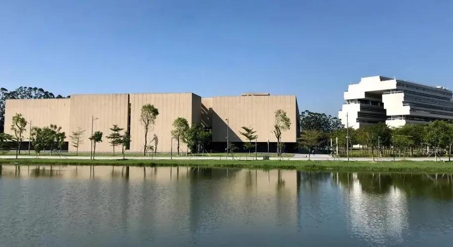 “超级富三代”逃亡海外六年，凭什么享受国葬待遇？