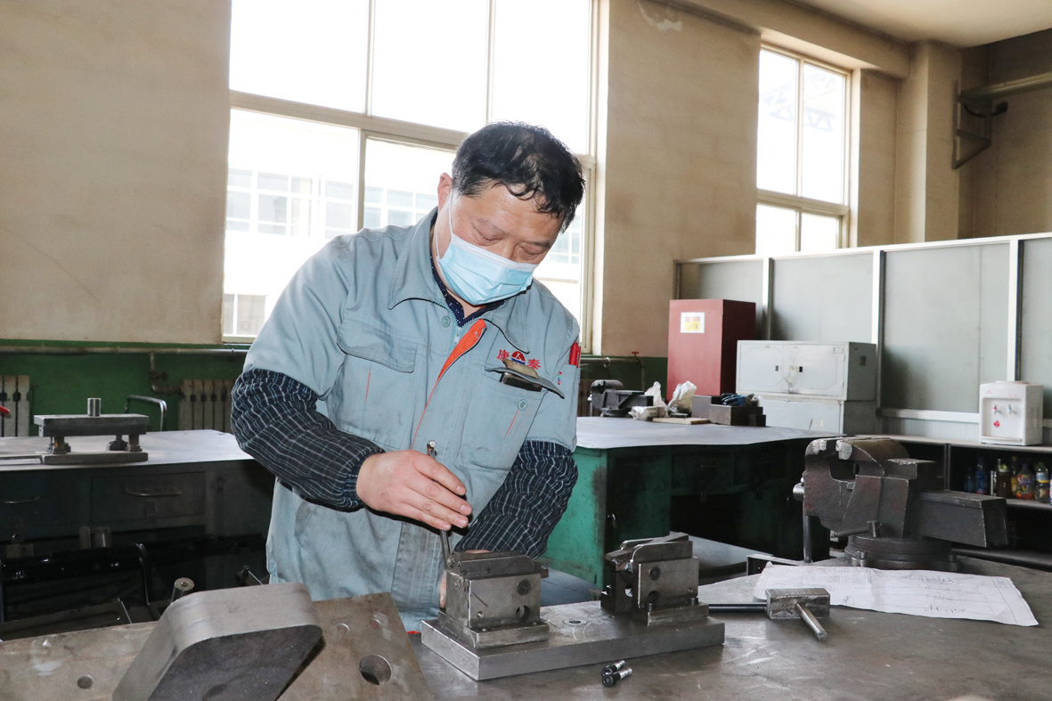 刻苦钻研提升技能立足岗位做贡献——记山东省康泰实业有限公司徐艳鹏