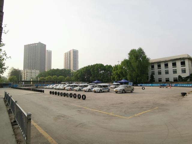武汉最热门的驾校,武汉育才驾校学车价格