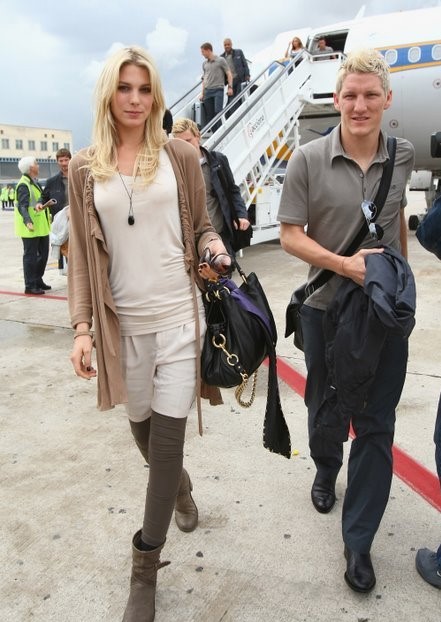 足坛十大情侣,盘点十大热门情侣