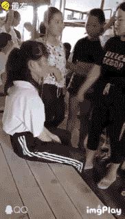 易烊千玺周冬雨演的电影少年的你,易烊千玺诠释少年的你