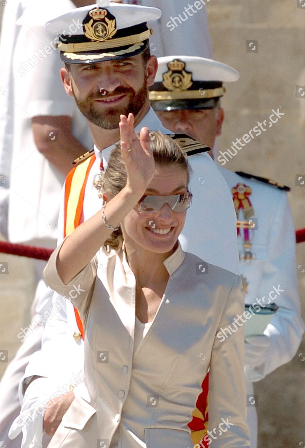 谁说莱蒂齐亚不爱珠宝？光是腕间都很精彩，最爱婆婆送的字母手链