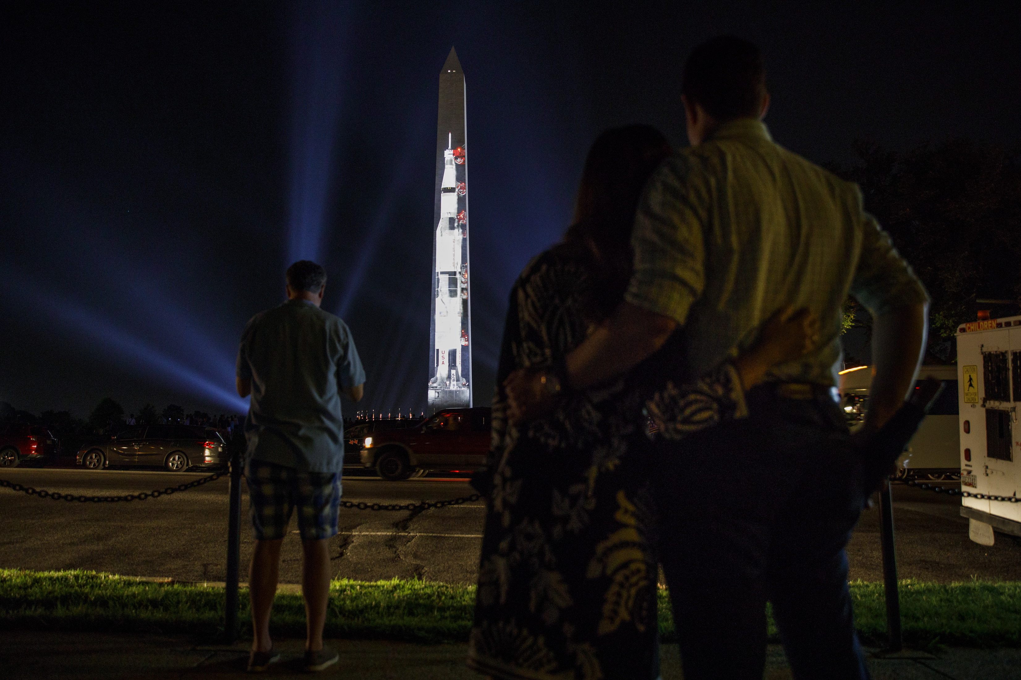 美国当年阿波罗登月到底是真是假,美国阿波罗登月如何再入地球