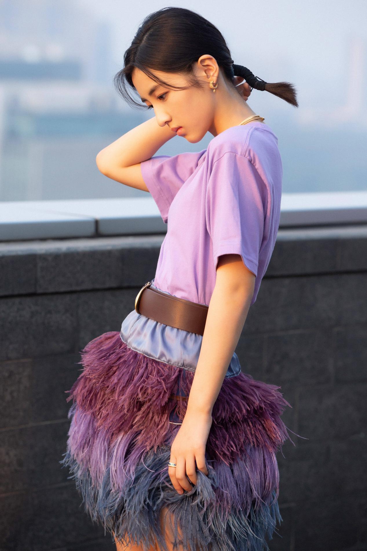 张子枫黑金撞色吊带裙高跟鞋,张子枫红色吊带裙造型图片