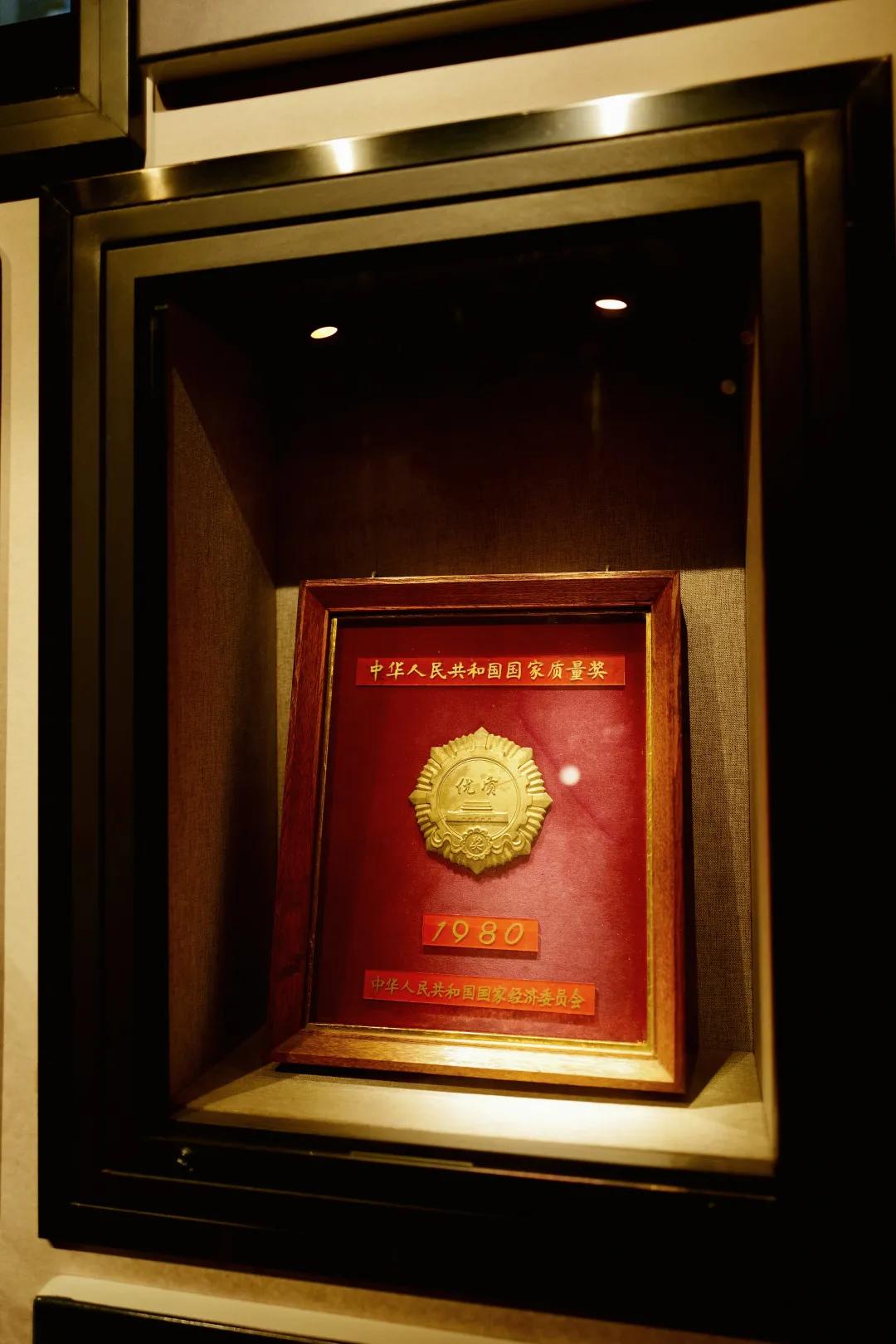 青岛即可以看海还能吃海鲜的地方,去青岛吃好海鲜看大海心情自然好