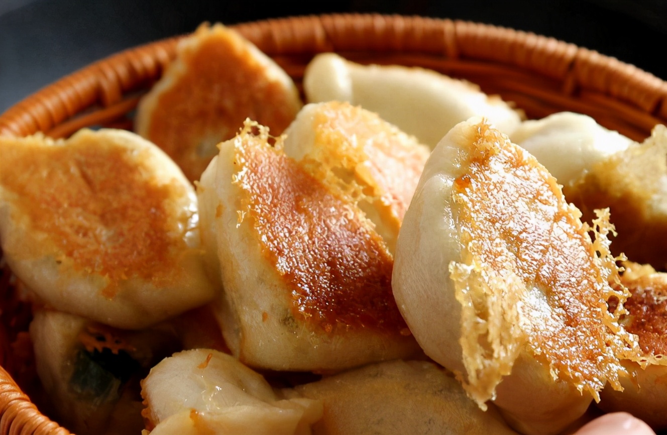 水煎包怎么做才好吃？分享详细制作过程，松软鲜香，底部焦黄不糊