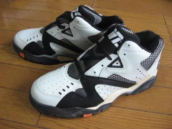 CONVERSENBA队徽鞋，中国鞋迷的篮球鞋启蒙圣物