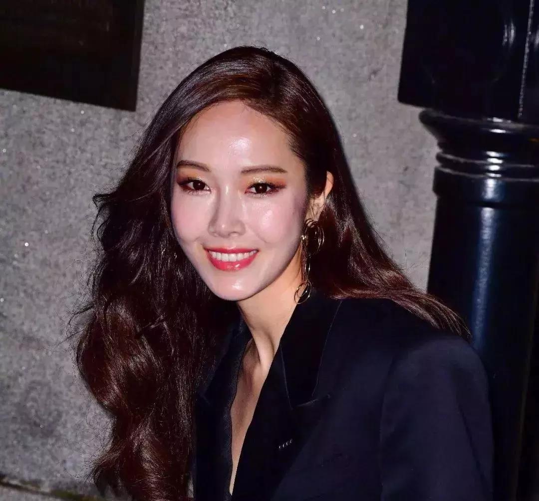 拥有ins大火的“玻璃肌”，我就是这条街上最靓的仔