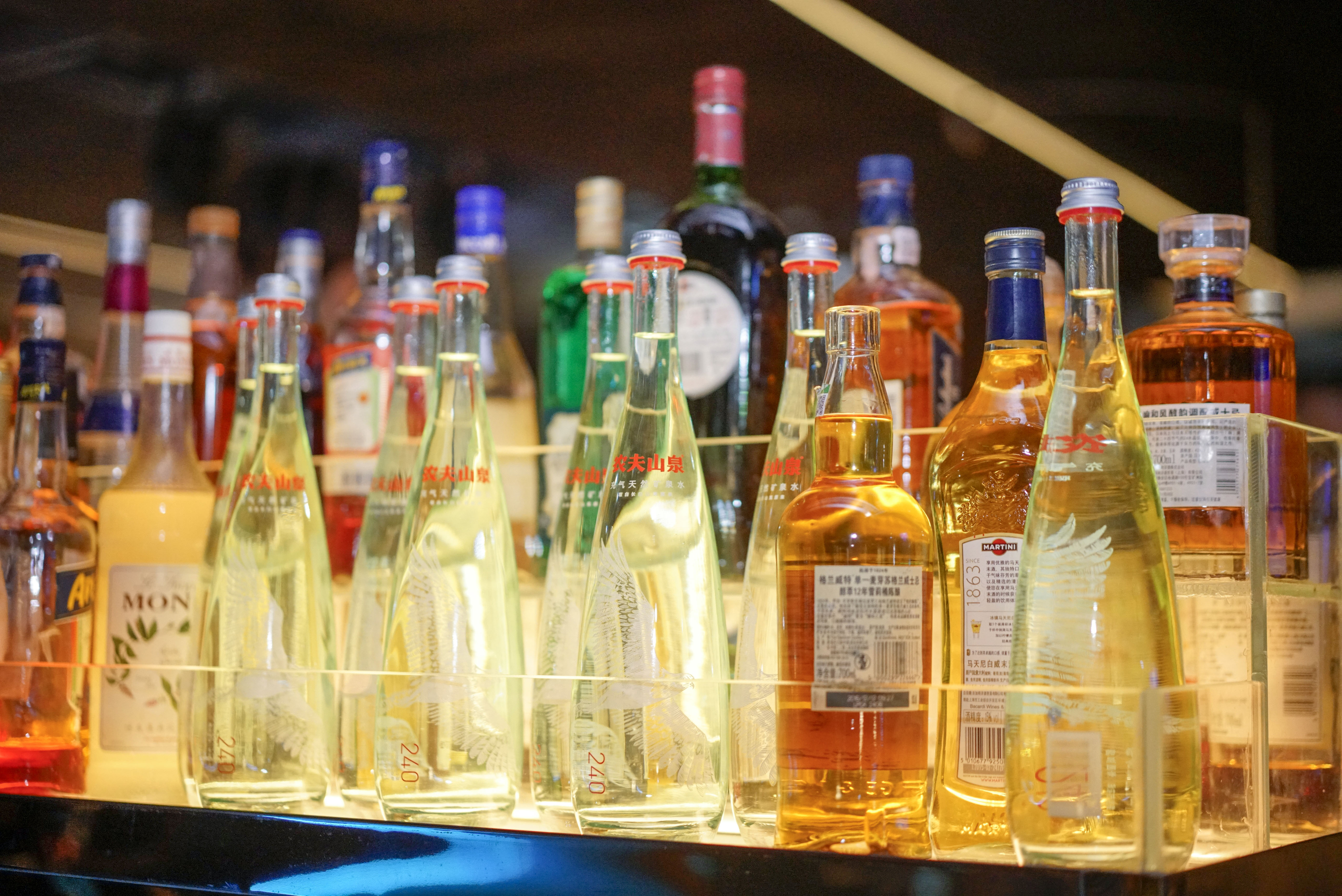 轮渡夜景从这里看更美，全新半空180度海景餐吧值得你来