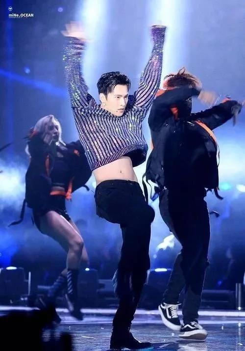 李现有没有腹肌,李现的真腹肌