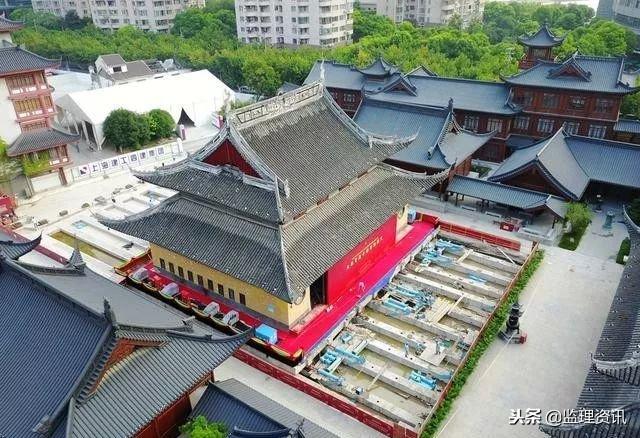 这些房子为了避免被拆的命运，也只能长腿“跑了”