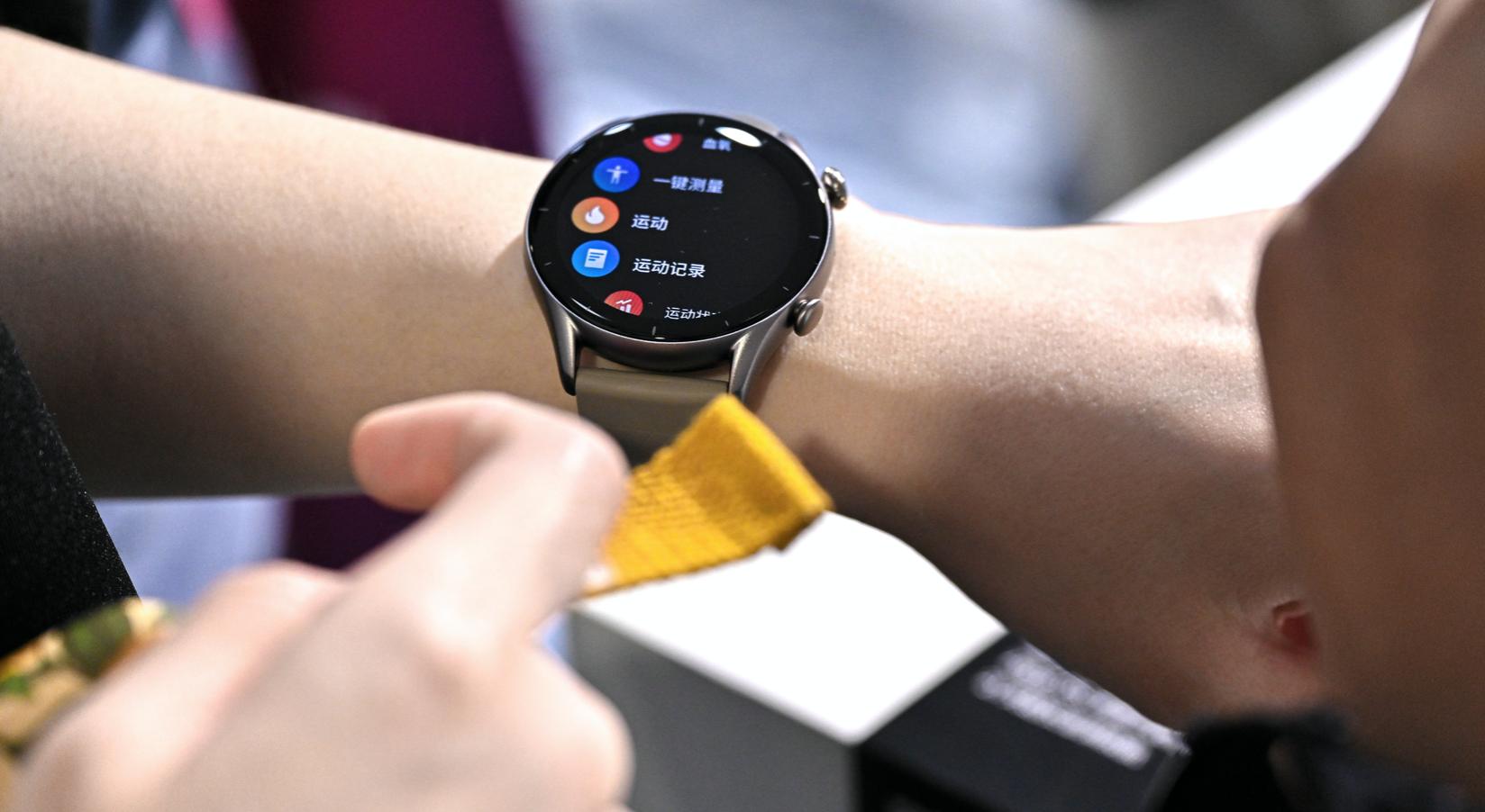 华米amazfit第三代,华米amazfitgtr和t-rex