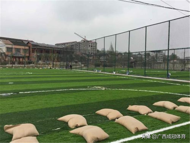 假草皮有甲醛吗,假草皮和真草皮区别