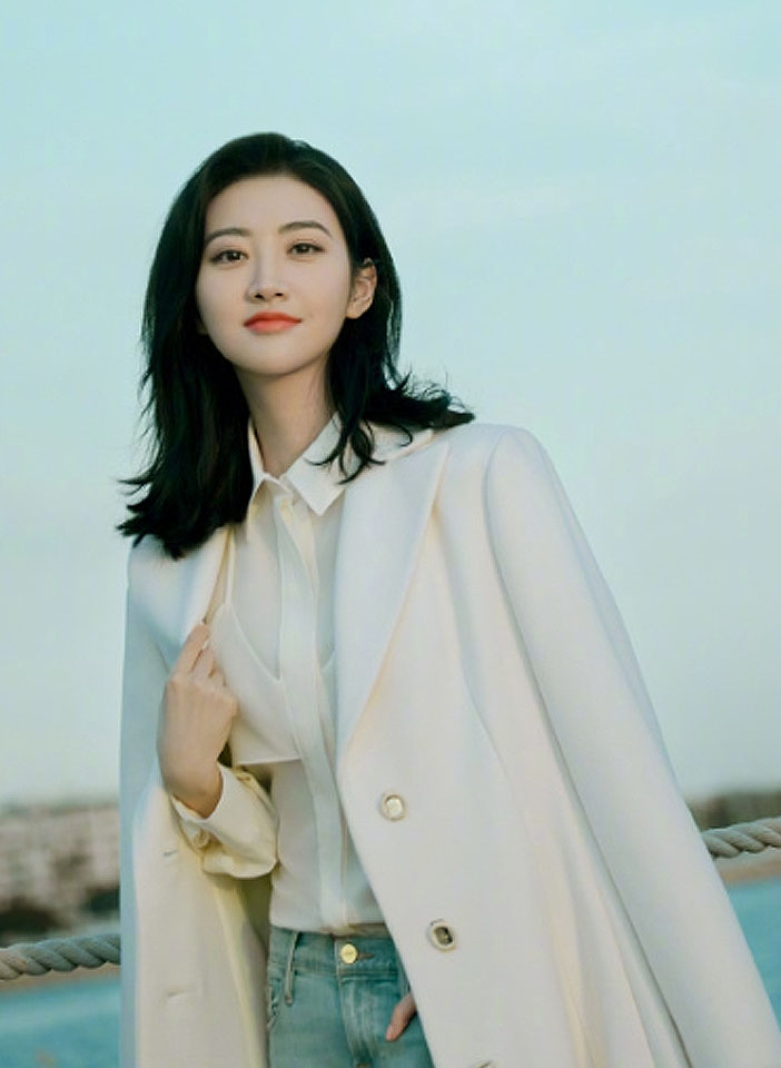 发量少40岁女剪什么发型好看,发量少的女生剪什么发型好看