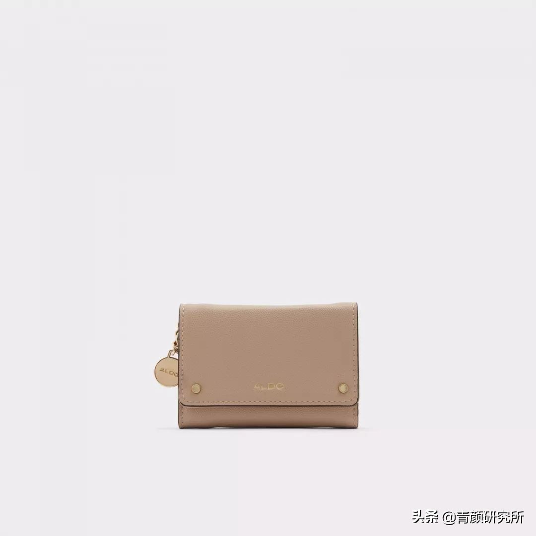 轻奢小众包包种草好看高级不撞款,比较小众的轻奢包包品牌
