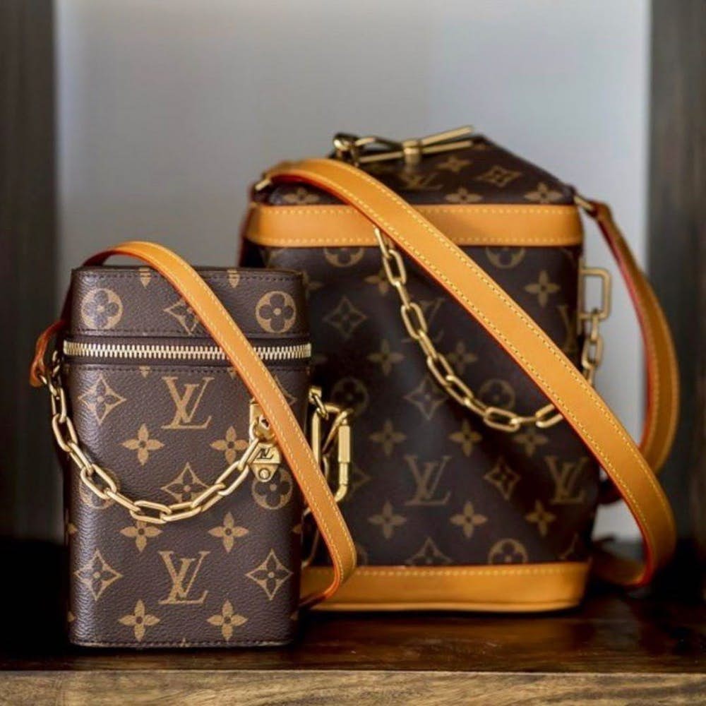 继AirPods耳机套再起热潮！LV迷你手机袋，再次展现奢华感