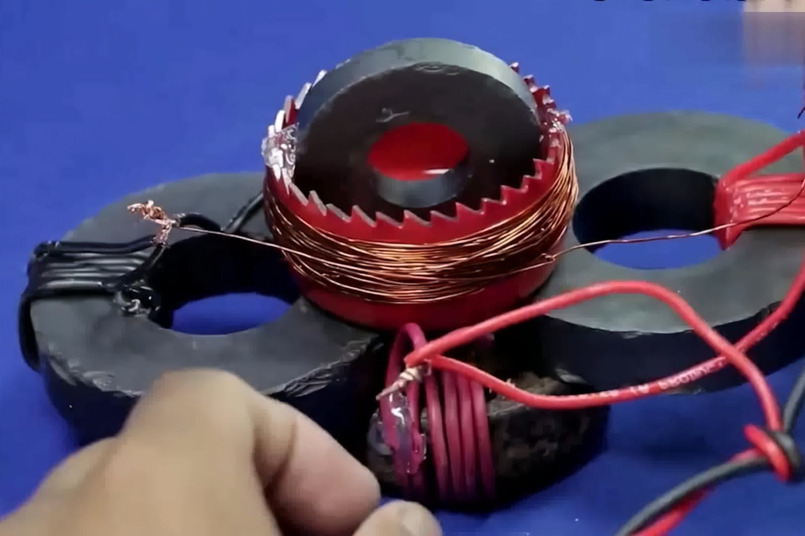 软磁铁怎么制造,磁铁是如何制造的它的材料是什么