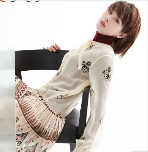 王子文时尚周刊大秀身材，展现不一样的自我，成为时尚的代名词！