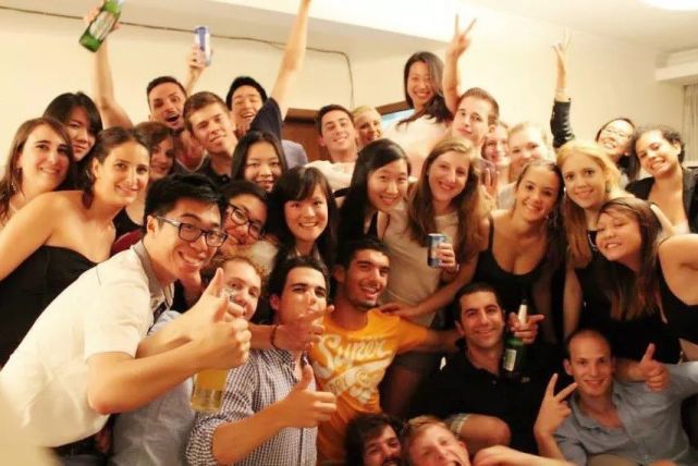 怎么和外国人交流需要注意什么,如何简单地和外国人沟通