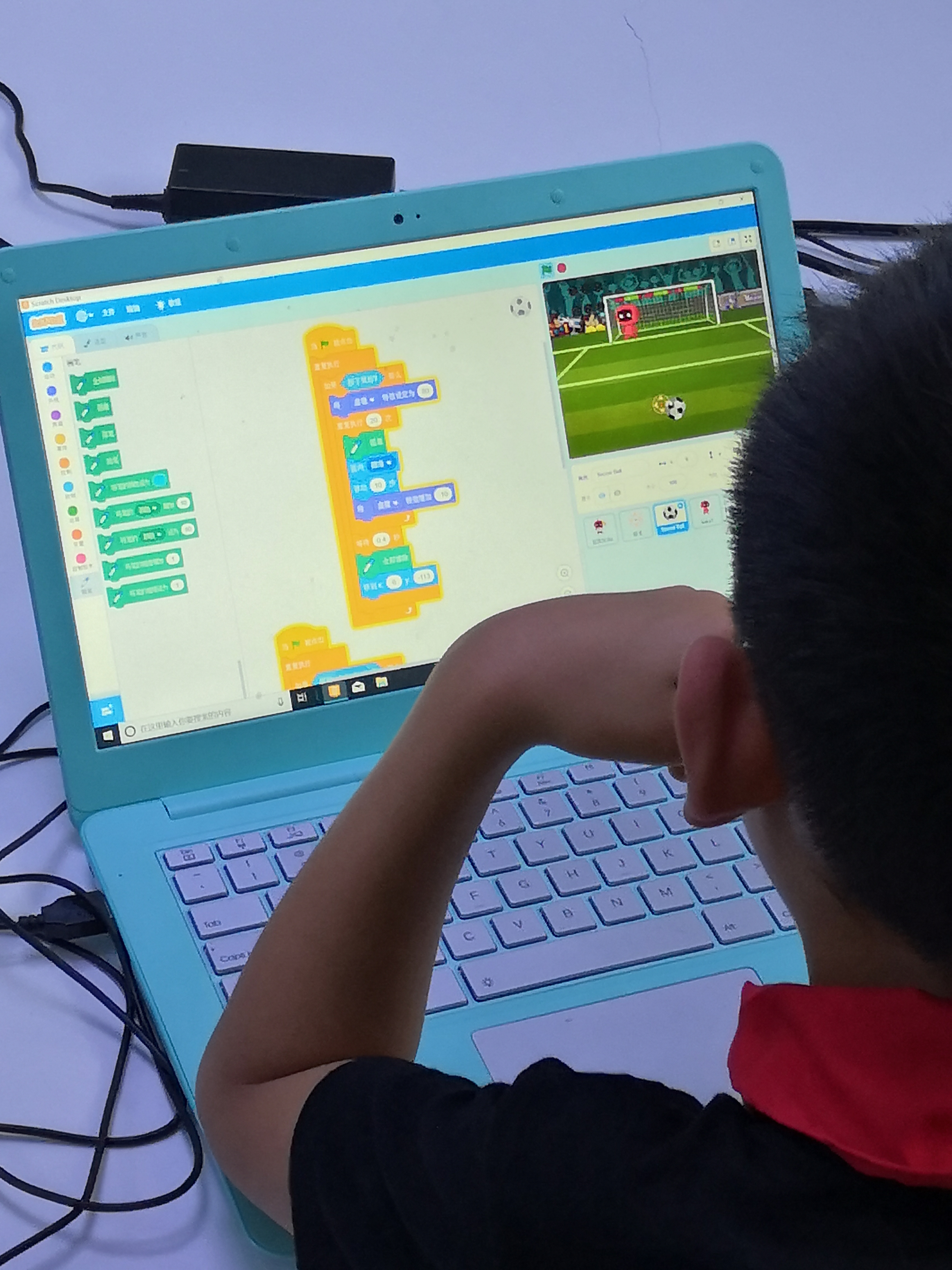 少儿编程老师上网课,少儿编程教育风口