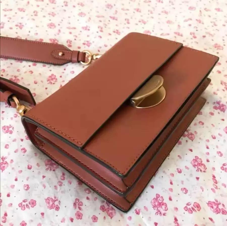 小ck显嫩的包包,2020年小ck鳄鱼纹