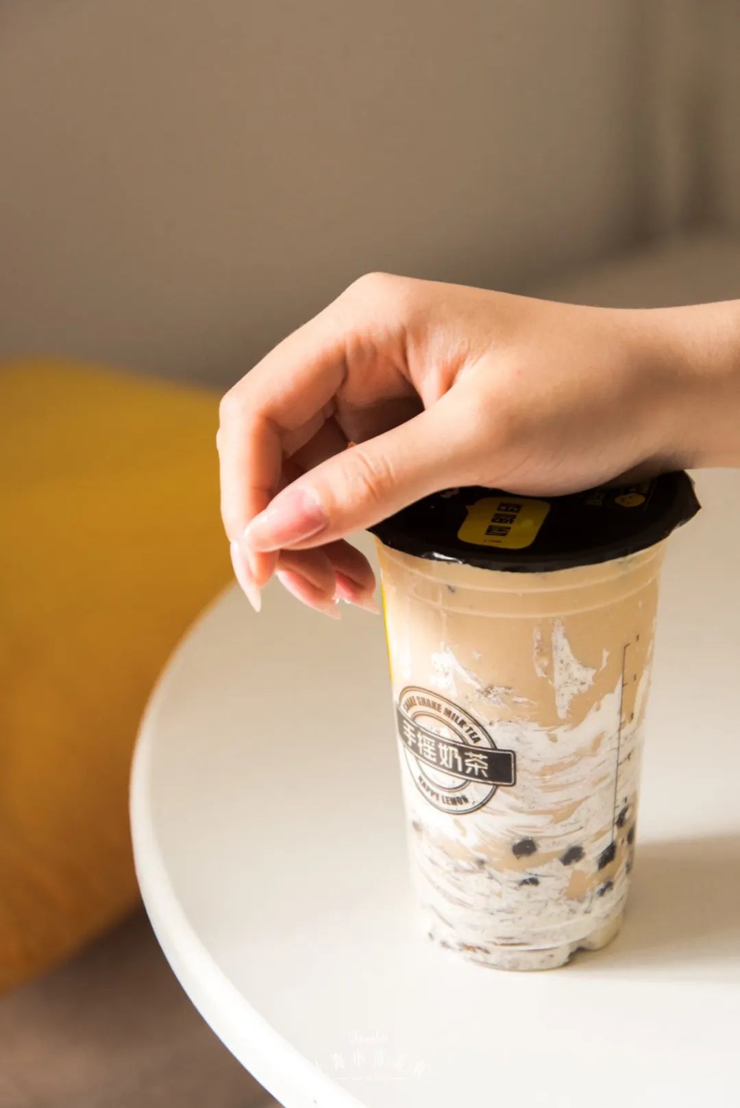 网红饮料喝起来,中药奶茶网红饮品