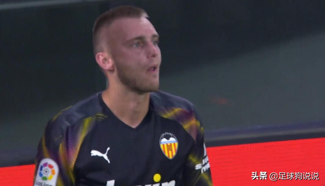 爆冷0-1保级队掀翻切尔西,西班牙门将失误欧洲杯乌龙