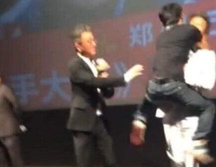 求婚迪丽热巴男子,神秘男子现场向迪丽热巴求婚