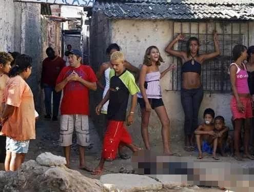 政府抗疫不力,巴西黑帮封城获赞?醒醒,真实黑帮可没这么正能量