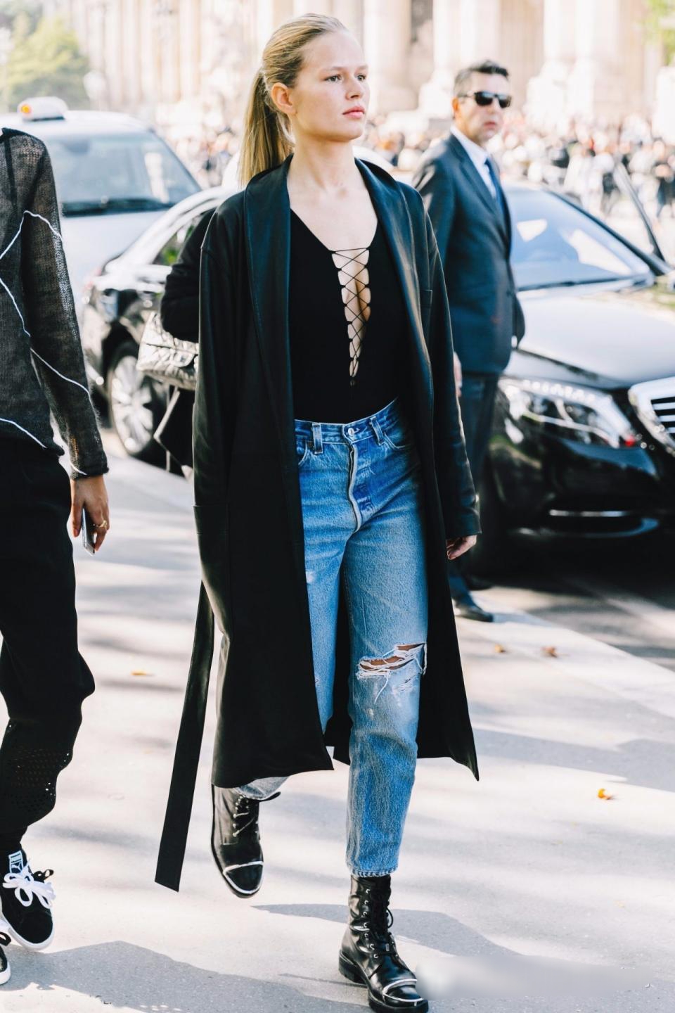 马丁靴怎么穿才能穿出存在感,哪些品牌马丁靴比较好搭配