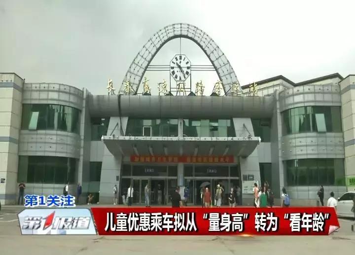 刮风广告牌砸了车可以要车损吗,刮风广告牌砸了车属于谁的责任