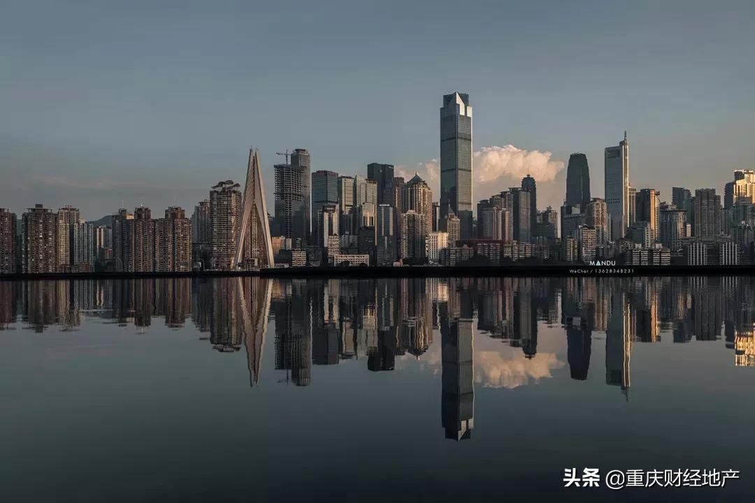 解放碑和两江四岸哪个好,重庆解放碑深度解析