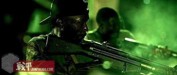 美国黑鹰战机坠落视频,十部顶级战争大片黑鹰坠落