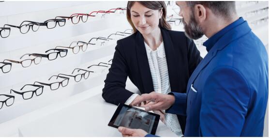 亨得利专业眼镜,亨得利眼镜店配半框眼镜多少钱