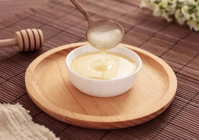 甘甜营养椴树蜜,甜甜的椴树蜜