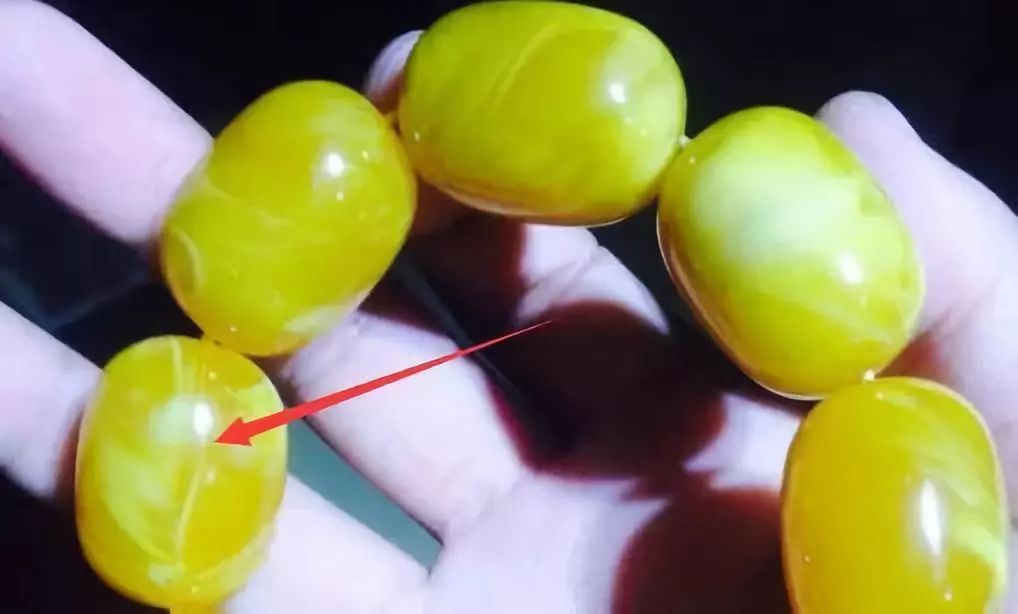 蜜蜡手串真的能戴吗,这样的文玩串子你还敢玩么