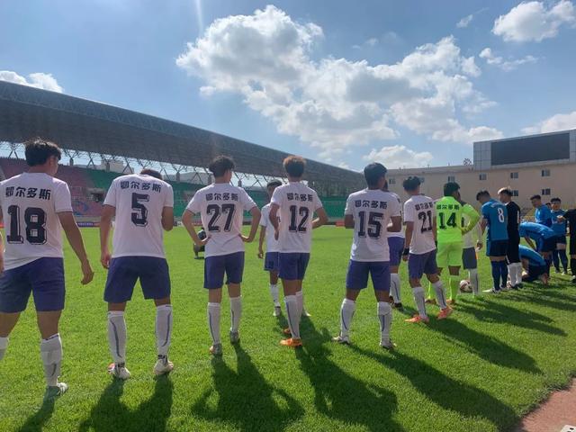 绿茵场上传捷报，鄂尔多斯市足球健儿夺冠！