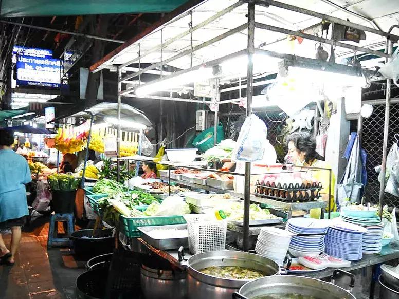 泰国最出名的夜市,泰国最繁华的夜市