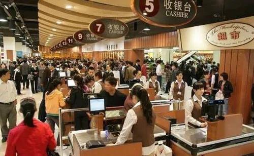 商业鬼才一天挣1700万,鬼才于东来把员工宠成公主病