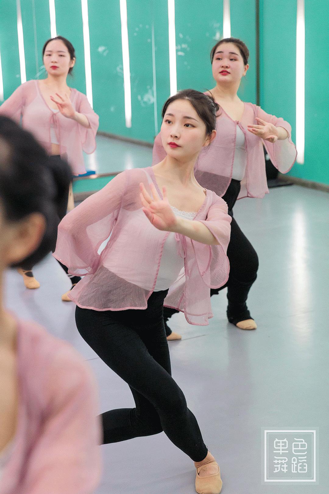 跳中国舞适合穿什么衣服,中国舞服装搭配