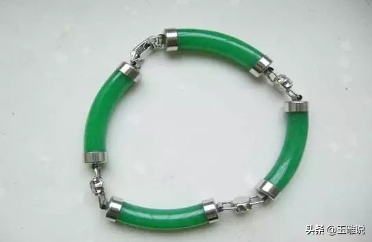 玉镯碎了怎么用黄金补救,玉雕师修复手镯