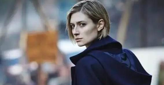 大长腿穿行在时间钳形运动里:高妹伊丽莎白·德比茨基