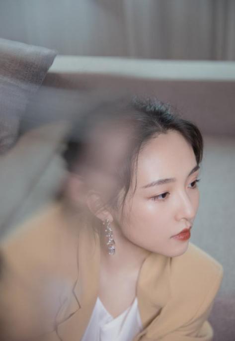 方脸女生是不是很难看,方脸太高级了