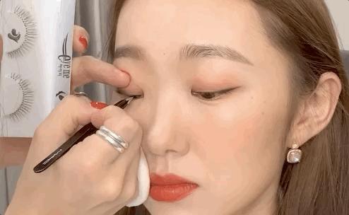 吴谨言迪丽热巴对比惨烈,热巴年纪更小却因这个bug显老10岁?